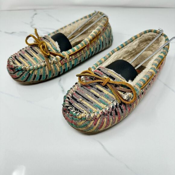 Minnetonka Multi-color Slippers- Size 6 - Picture 3 of 14